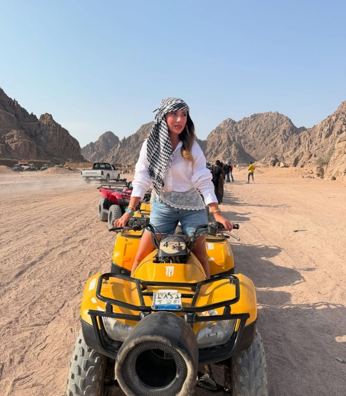 Đi safari mọi người cũng nên chú ý về trang phụ. Ảnh: rosebeautyblog