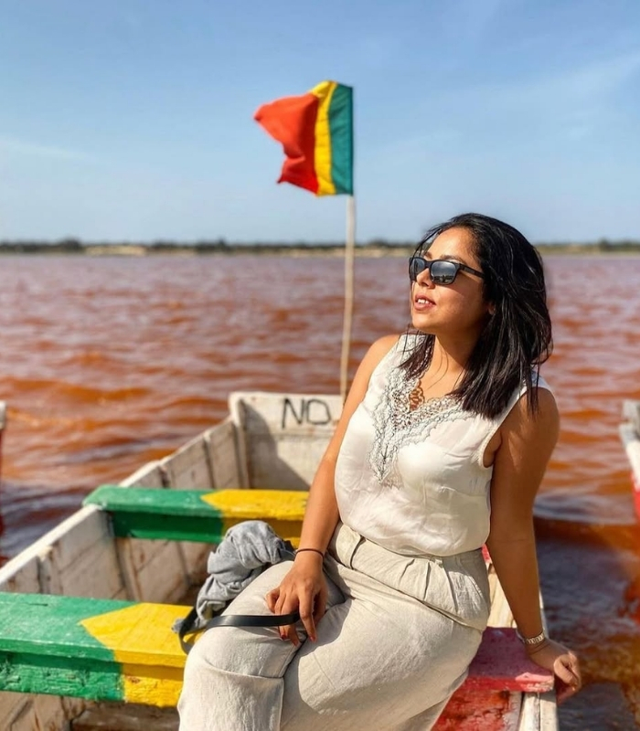 Thời tiết tại khu vực hồ Retba thường khá nắng và khô nóng. Ảnh: traveltrilz