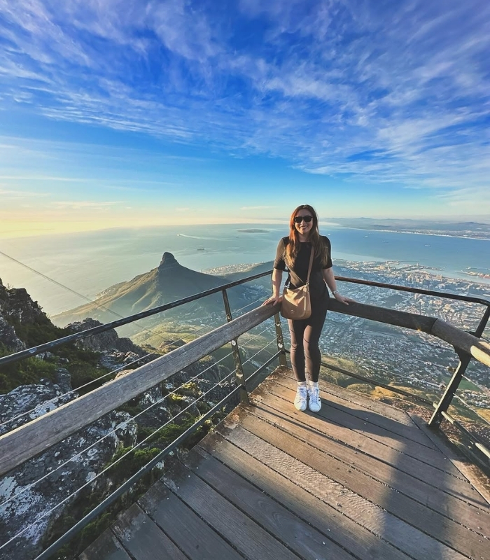 Đi cáp treo và hiking tại Table Mountain. Ảnh: my.passport.life