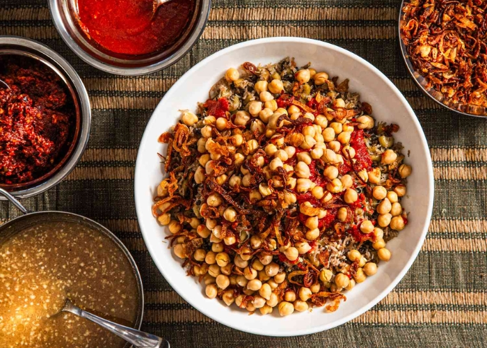 Koshari món ăn đường phố nổi tiếng của Ai Cập. Ảnh: Serious Eats