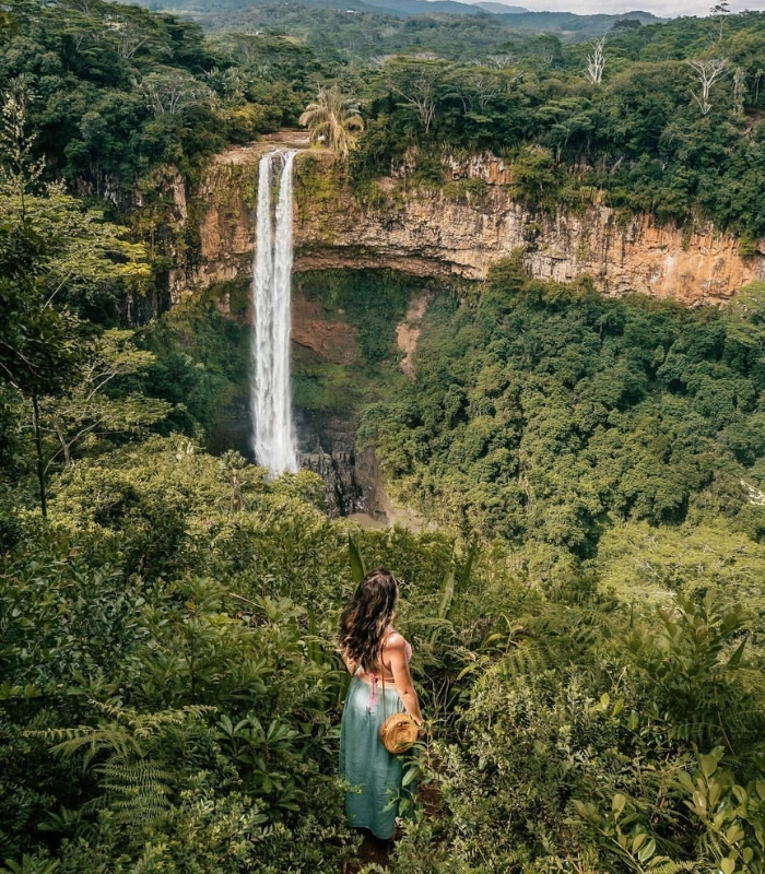 Thác Chamarel. Ảnh: labengale