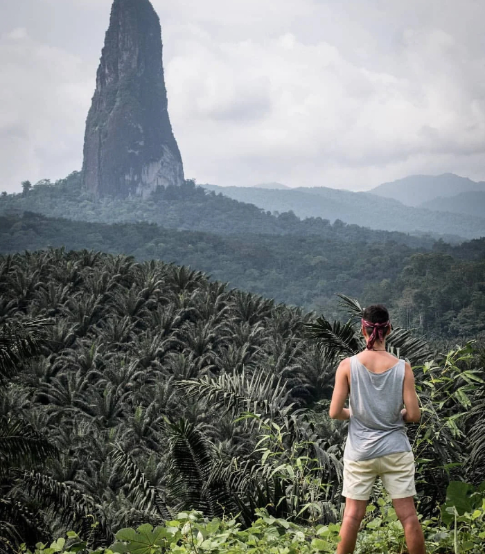 Trekking khám phá khu vực xung quanh. Ảnh: brunogda