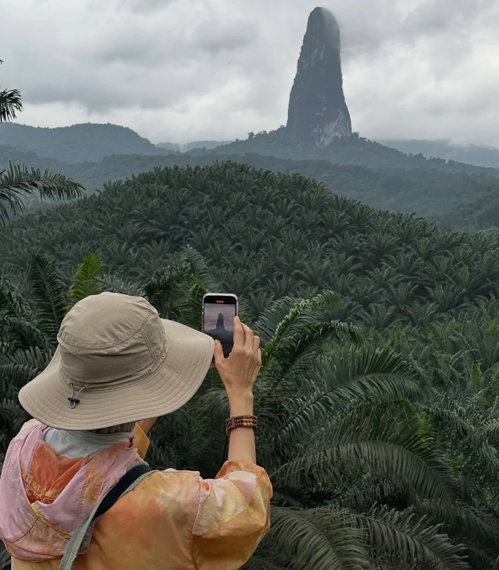 Núi Pico Cão Grande là một trong những cảnh quan tự nhiên. Ảnh: rosy_path