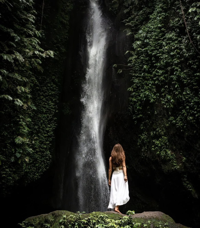 Chụp ảnh thác Chamarel. Ảnh: travelatoria_com