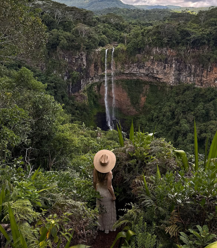 Ngắm thác Chamarel từ Viewpoint. Ảnh: angelina