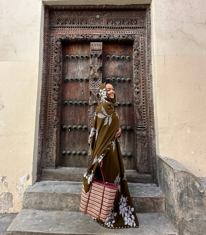 Cửa gỗ Zanzibar chạm khắc. Ảnh: rumy.luvs